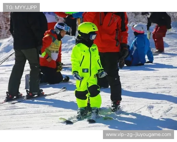带狗滑雪是什么体验？人类真奇妙！踩两块板，就敢从上百米跳下去